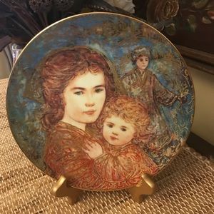 Edna Hibel Collector Plate  “Olivia and Hildy”